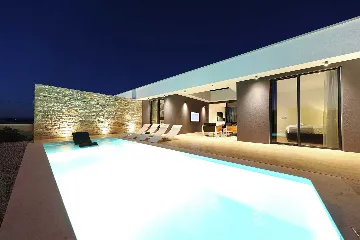Modern Ground-Floor Villa with Pool in Kraj
