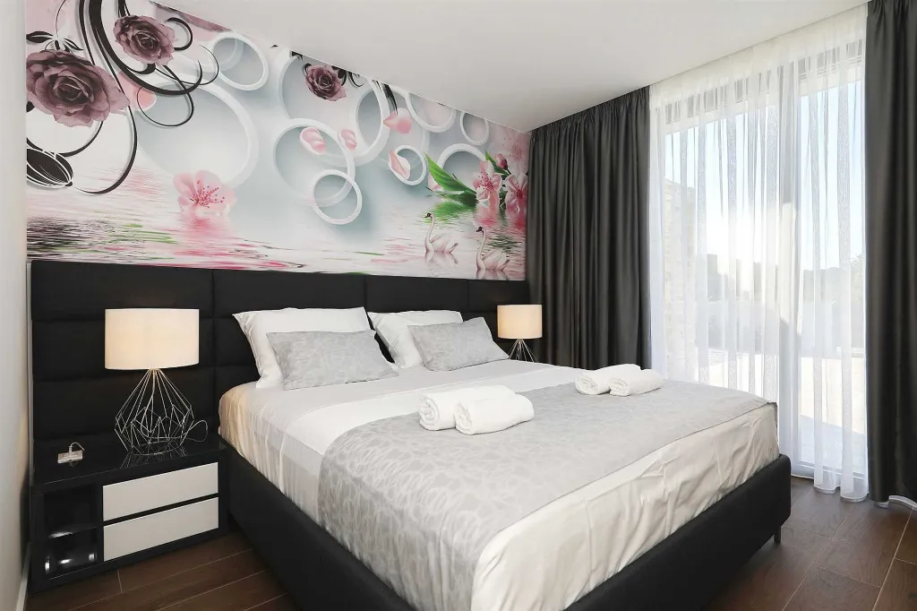 Modern Ground-Floor Villa with Pool in Kraj