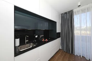 Modern Ground-Floor Villa with Pool in Kraj