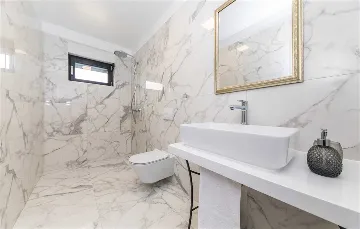 Modern Beachfront Villa with Heated Pool Kaštel Stari