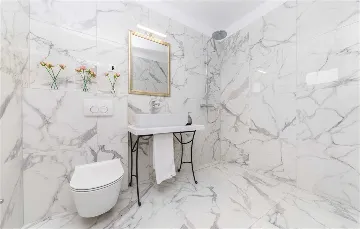 Modern Beachfront Villa with Heated Pool Kaštel Stari