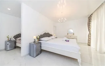 Modern Beachfront Villa with Heated Pool Kaštel Stari