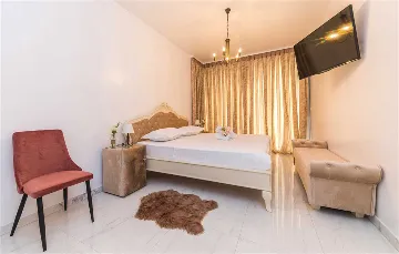 Modern Beachfront Villa with Heated Pool Kaštel Stari