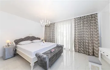 Modern Beachfront Villa with Heated Pool Kaštel Stari