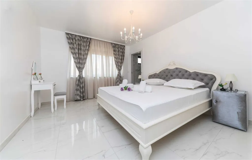 Modern Beachfront Villa with Heated Pool Kaštel Stari