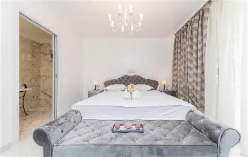 Modern Beachfront Villa with Heated Pool Kaštel Stari