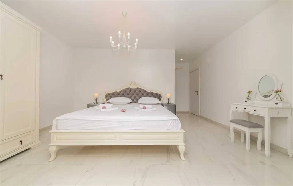 Modern Beachfront Villa with Heated Pool Kaštel Stari