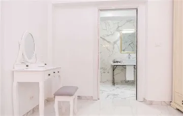 Modern Beachfront Villa with Heated Pool Kaštel Stari