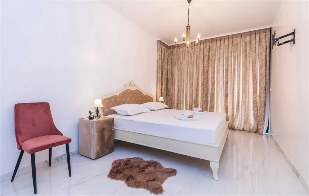 Modern Beachfront Villa with Heated Pool Kaštel Stari