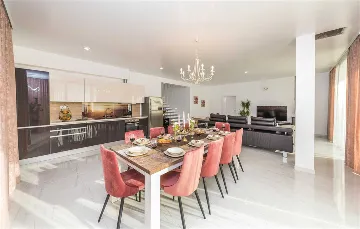 Modern Beachfront Villa with Heated Pool Kaštel Stari