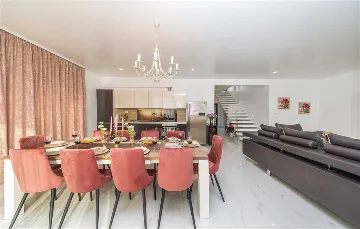 Modern Beachfront Villa with Heated Pool Kaštel Stari