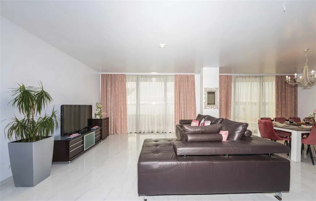 Modern Beachfront Villa with Heated Pool Kaštel Stari