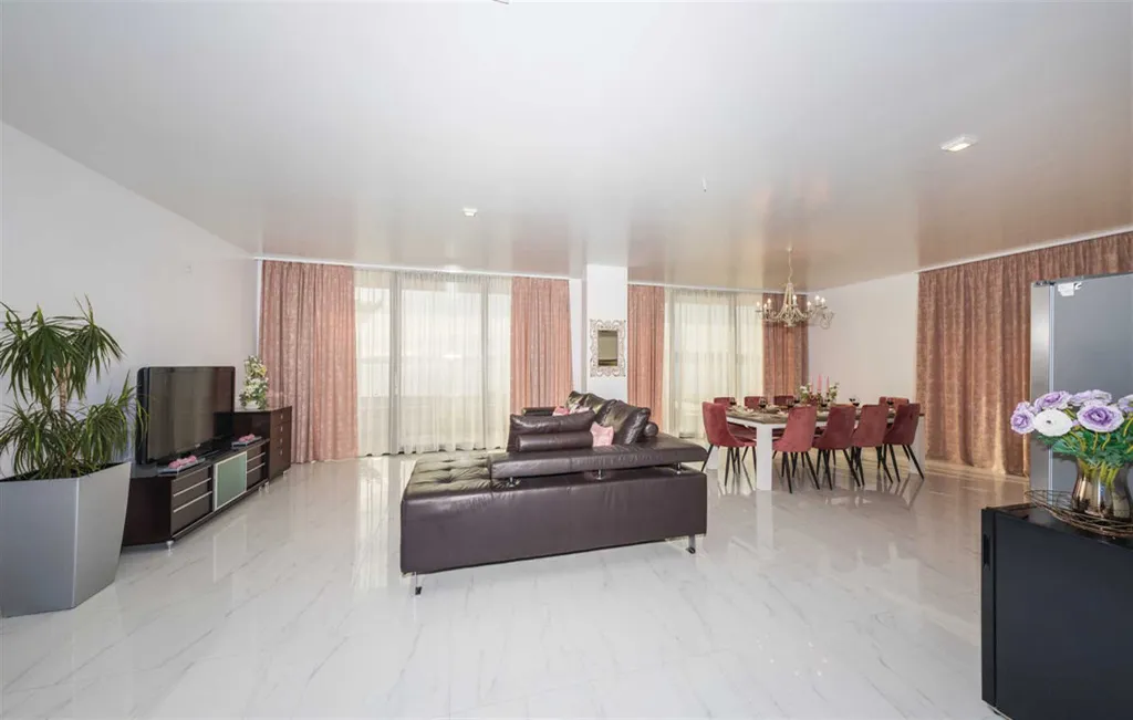 Modern Beachfront Villa with Heated Pool Kaštel Stari