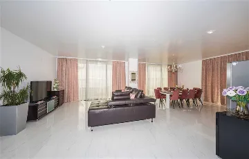 Modern Beachfront Villa with Heated Pool Kaštel Stari