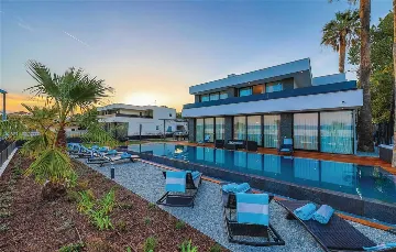 Modern Beachfront Villa with Heated Pool Kaštel Stari