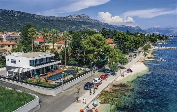 Modern Beachfront Villa with Heated Pool Kaštel Stari