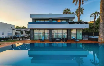 Modern Beachfront Villa with Heated Pool Kaštel Stari