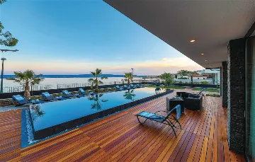 Modern Beachfront Villa with Heated Pool Kaštel Stari