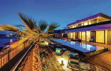 Modern Beachfront Villa with Heated Pool Kaštel Stari