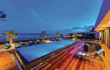 Modern Beachfront Villa with Heated Pool Kaštel Stari