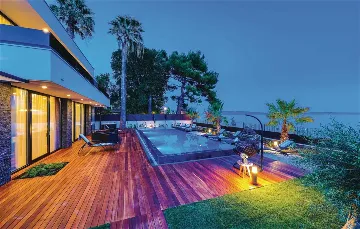 Modern Beachfront Villa with Heated Pool Kaštel Stari