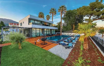 Modern Beachfront Villa with Heated Pool Kaštel Stari