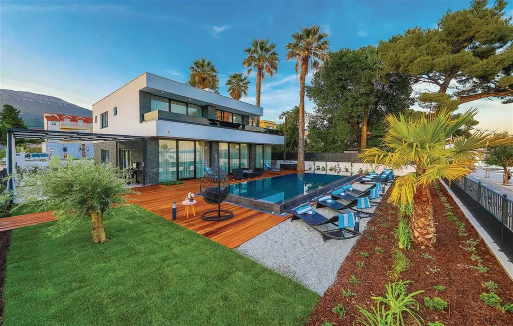Modern Beachfront Villa with Heated Pool Kaštel Stari