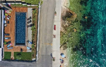 Modern Beachfront Villa with Heated Pool Kaštel Stari