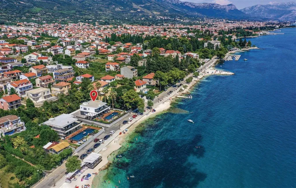 Modern Beachfront Villa with Heated Pool Kaštel Stari