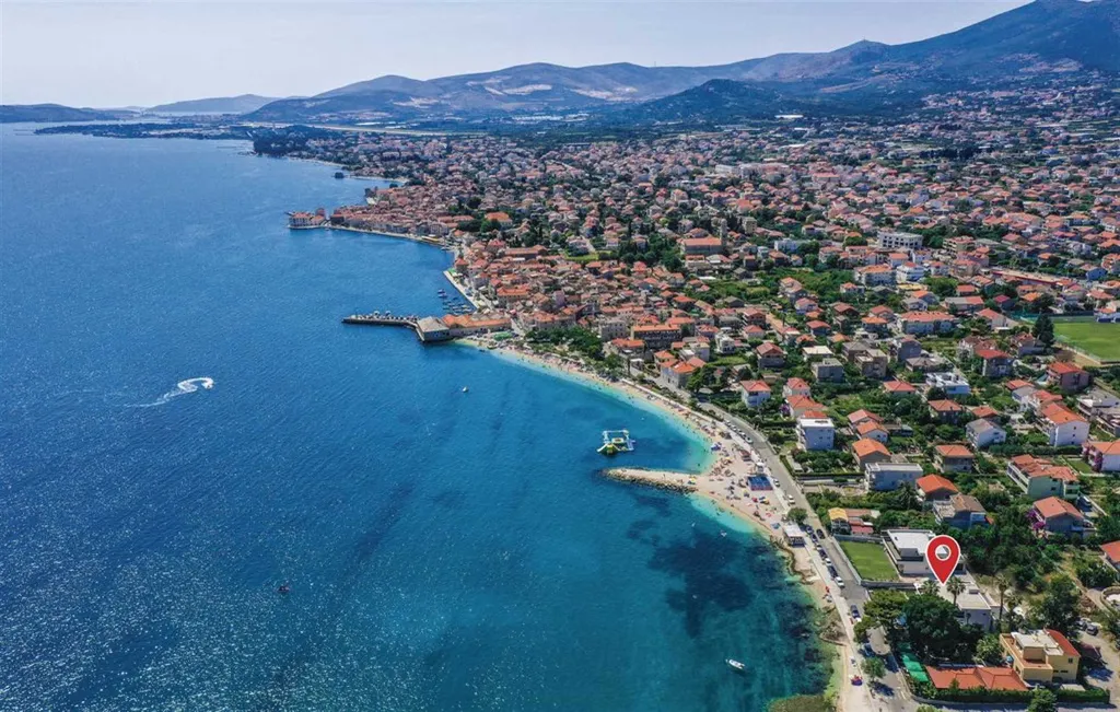 Modern Beachfront Villa with Heated Pool Kaštel Stari
