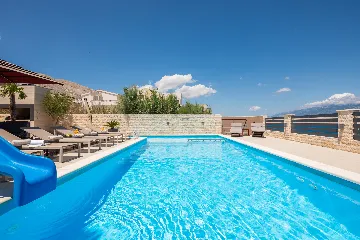 Spacious Villa Retreat With Pool in Pag