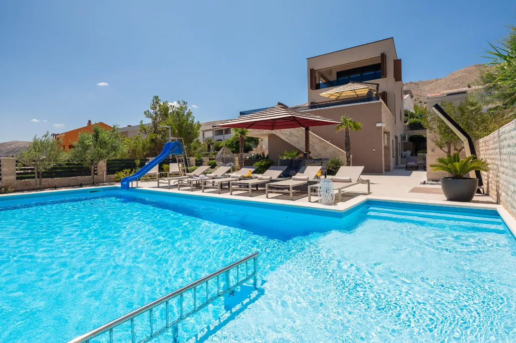 Spacious Villa Retreat With Pool in Pag