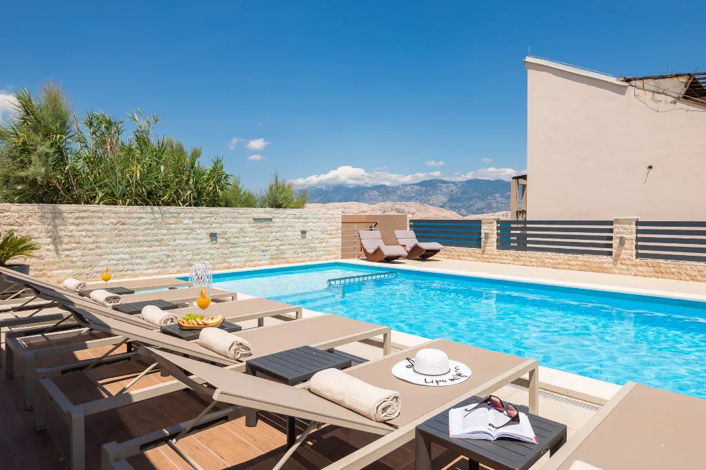 Spacious Villa Retreat With Pool in Pag