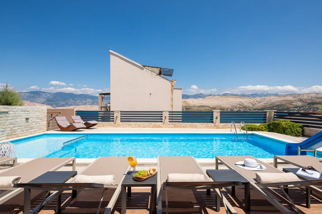 Spacious Villa Retreat With Pool in Pag