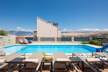 Spacious Villa Retreat With Pool in Pag