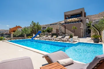 Spacious Villa Retreat With Pool in Pag