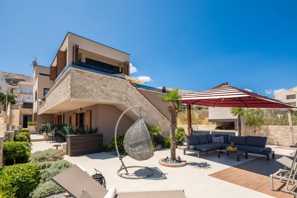 Spacious Villa Retreat With Pool in Pag