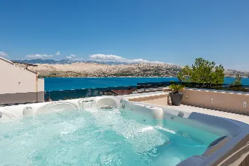 Spacious Villa Retreat With Pool in Pag