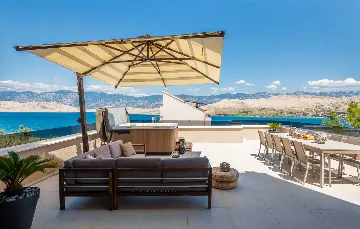 Spacious Villa Retreat With Pool in Pag