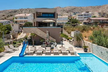 Spacious Villa Retreat With Pool in Pag