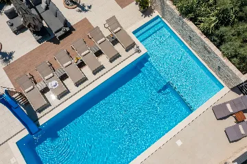 Spacious Villa Retreat With Pool in Pag