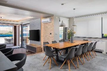 Spacious Villa Retreat With Pool in Pag