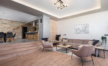 Spacious Villa Retreat With Pool in Pag