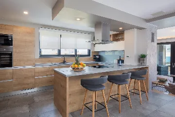 Spacious Villa Retreat With Pool in Pag