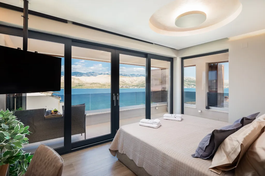 Spacious Villa Retreat With Pool in Pag