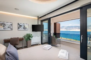 Spacious Villa Retreat With Pool in Pag