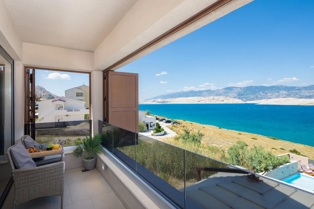 Spacious Villa Retreat With Pool in Pag