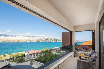 Spacious Villa Retreat With Pool in Pag