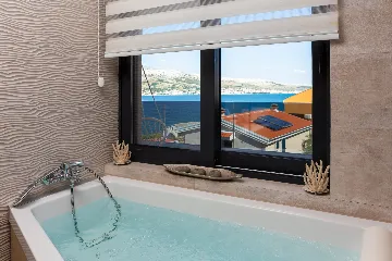 Spacious Villa Retreat With Pool in Pag