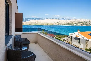 Spacious Villa Retreat With Pool in Pag